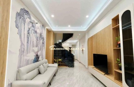  HÀNG HIẾM TÂN BÌNH – HẺM Ô TÔ – GẦN GA METRO & SÂN BAY TÂN SƠN NHẤT  Vị trí đắc địa, hẻm 1 trục, chỉ vài bước ra mặt tiền